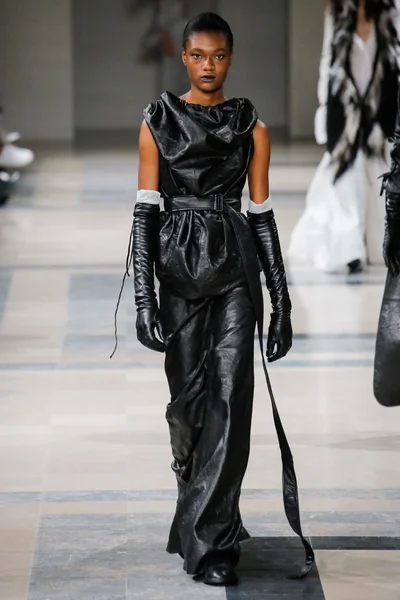 Look 12